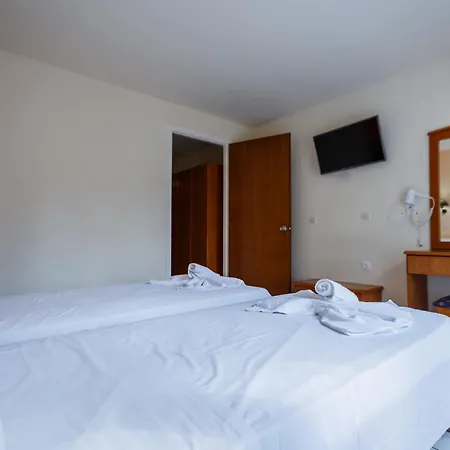 Vivian Apartahotel 2*