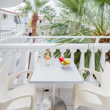 Vivian Apartahotel 2*